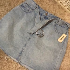 NWT Lightwash belted garage jean skirt